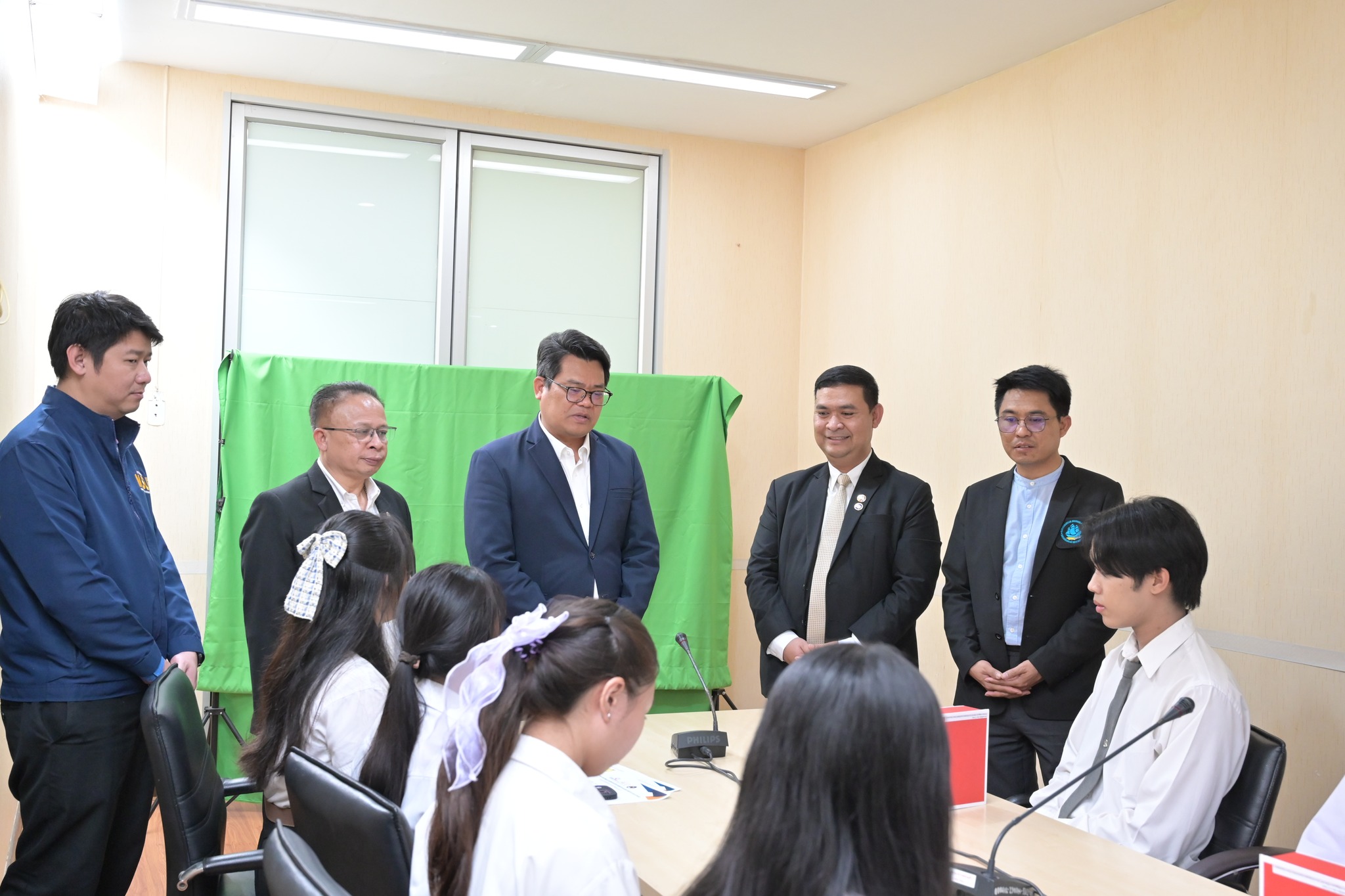 อธิการบดีและคณบดีแสดงความยินดีกับนิสิต MBS ที่สร้างชื่อเสียงให้กับคณะและมหาวิทยาลัย ด้วยผลงานวิชาการอันโดดเด่นในการประชุม The 13th Asia Undergraduate Conference on Computing (AUCC 2025)