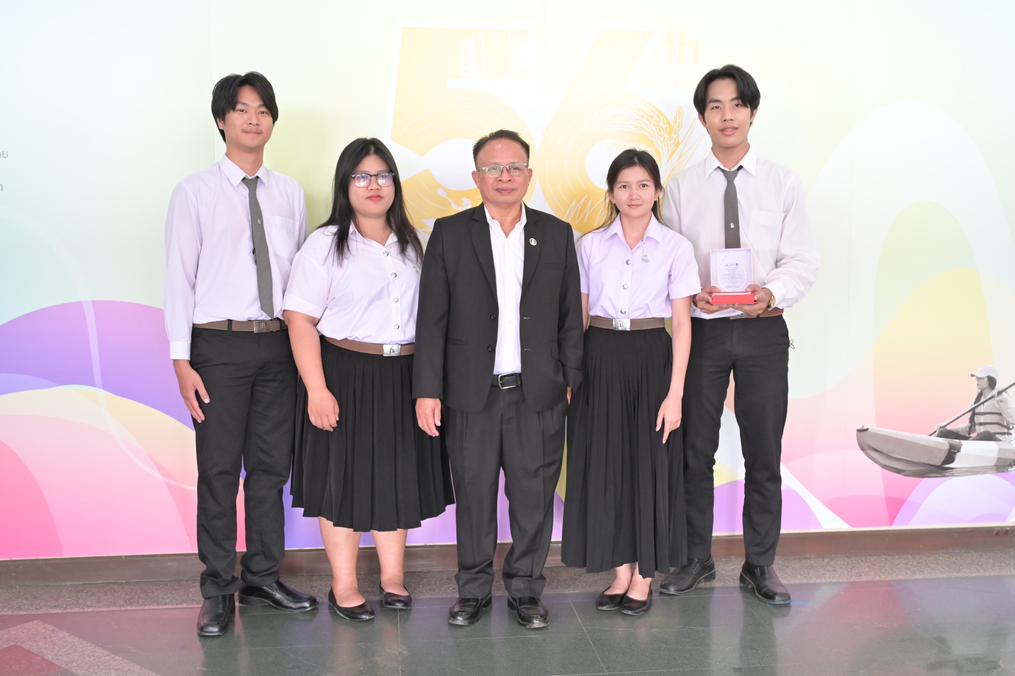 อธิการบดีและคณบดีแสดงความยินดีกับนิสิต MBS ที่สร้างชื่อเสียงให้กับคณะและมหาวิทยาลัย ด้วยผลงานวิชาการอันโดดเด่นในการประชุม The 13th Asia Undergraduate Conference on Computing (AUCC 2025)