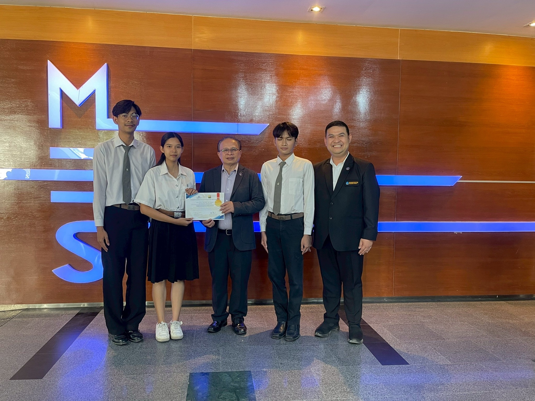 คณบดี MBS แสดงความยินดีกับคณาจารย์และนิสิต คณะการบัญชีและการจัดการ มหาวิทยาลัยมหาสารคามที่ได้รับรางวัลจากการแข่งขันการประชุมวิชาการระดับปริญญาตรีด้านคอมพิวเตอร์ภูมิภาคเอเชีย ครั้งที่ 14 (AUCC2026)