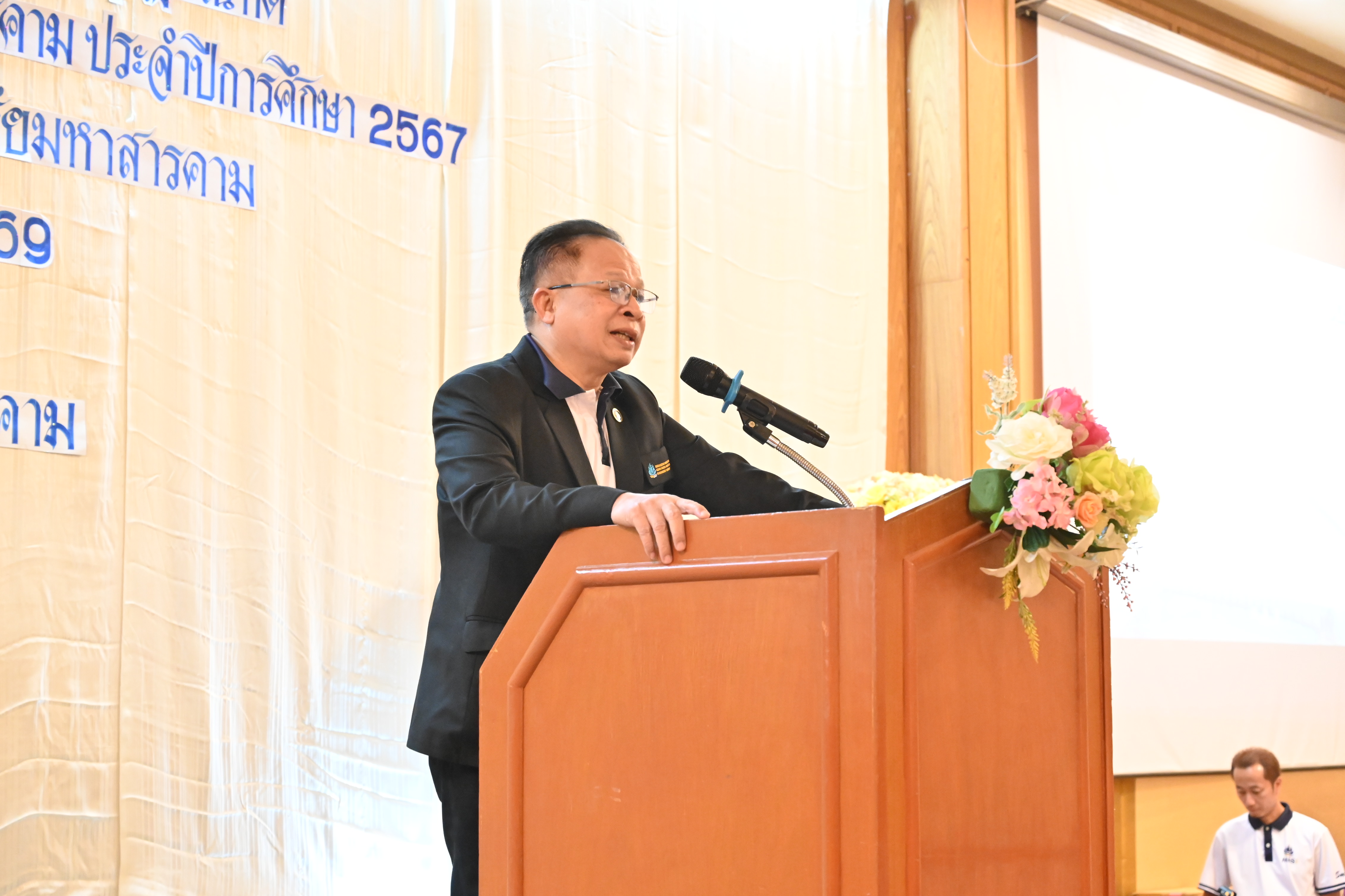 ภาพบรรยากาศการฝึกซ้อมงานรับพระราชทานปริญญาบัตร มหาวิทยาลัยมหาสารคาม ประจำปีการศึกษา 2567 (การฝึกซ้อมย่อยระดับคณะวันแรก) 
