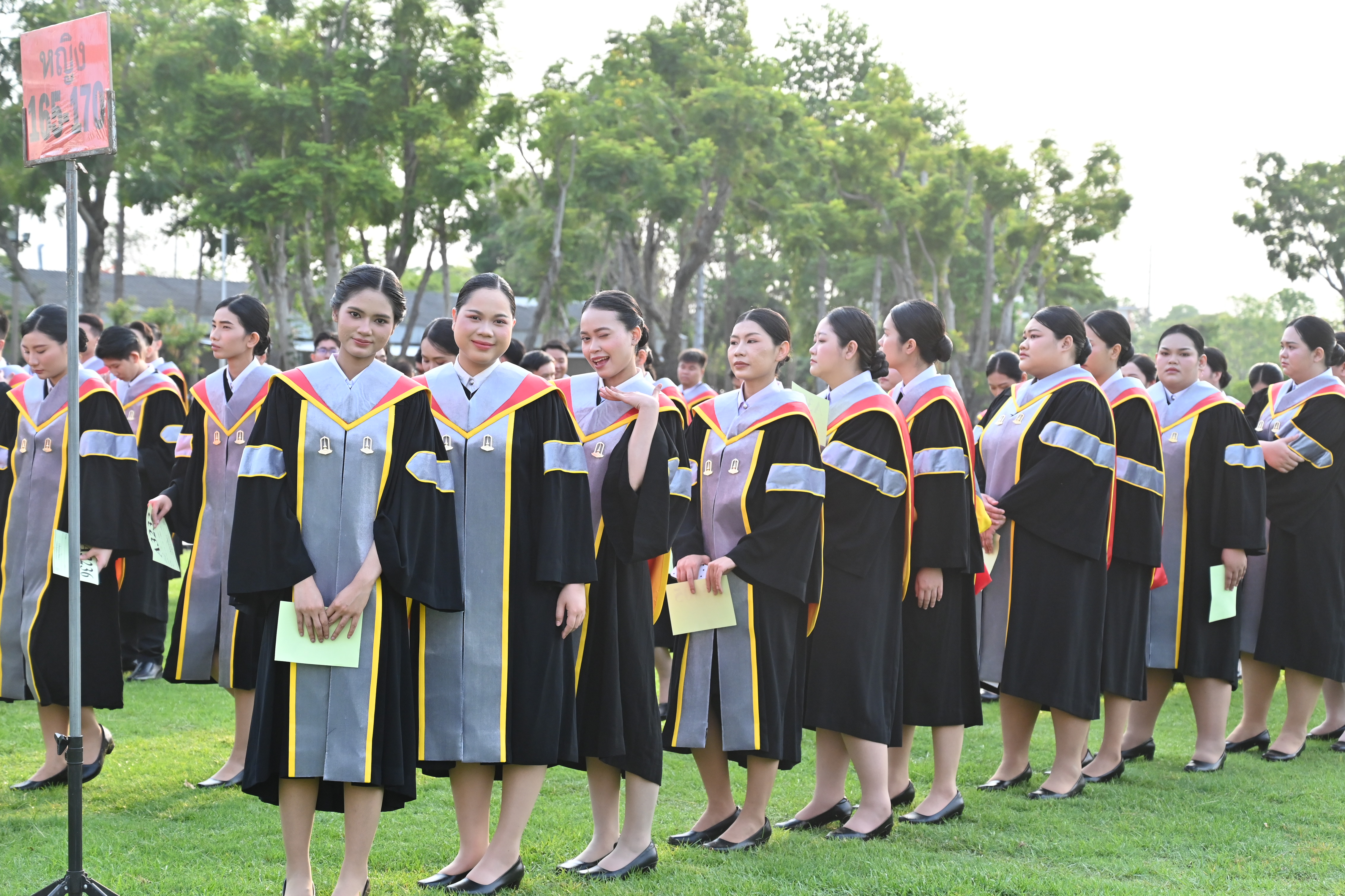 ภาพบรรยากาศการฝึกซ้อมงานรับพระราชทานปริญญาบัตร มหาวิทยาลัยมหาสารคาม ประจำปีการศึกษา 2567 (พิธีซ้อมใหญ่) 