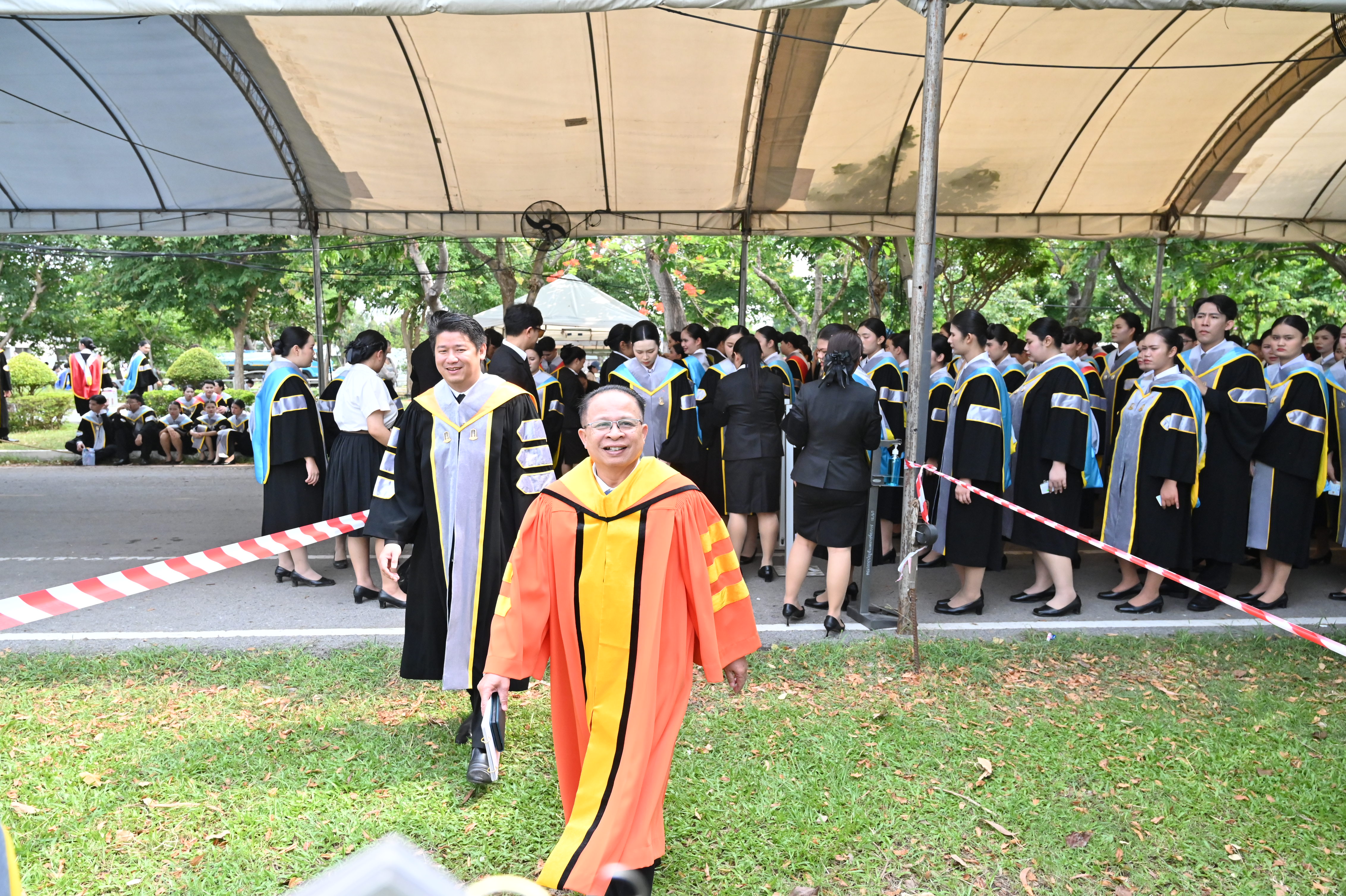 ภาพบรรยากาศการฝึกซ้อมงานรับพระราชทานปริญญาบัตร มหาวิทยาลัยมหาสารคาม ประจำปีการศึกษา 2567 (พิธีซ้อมใหญ่) 