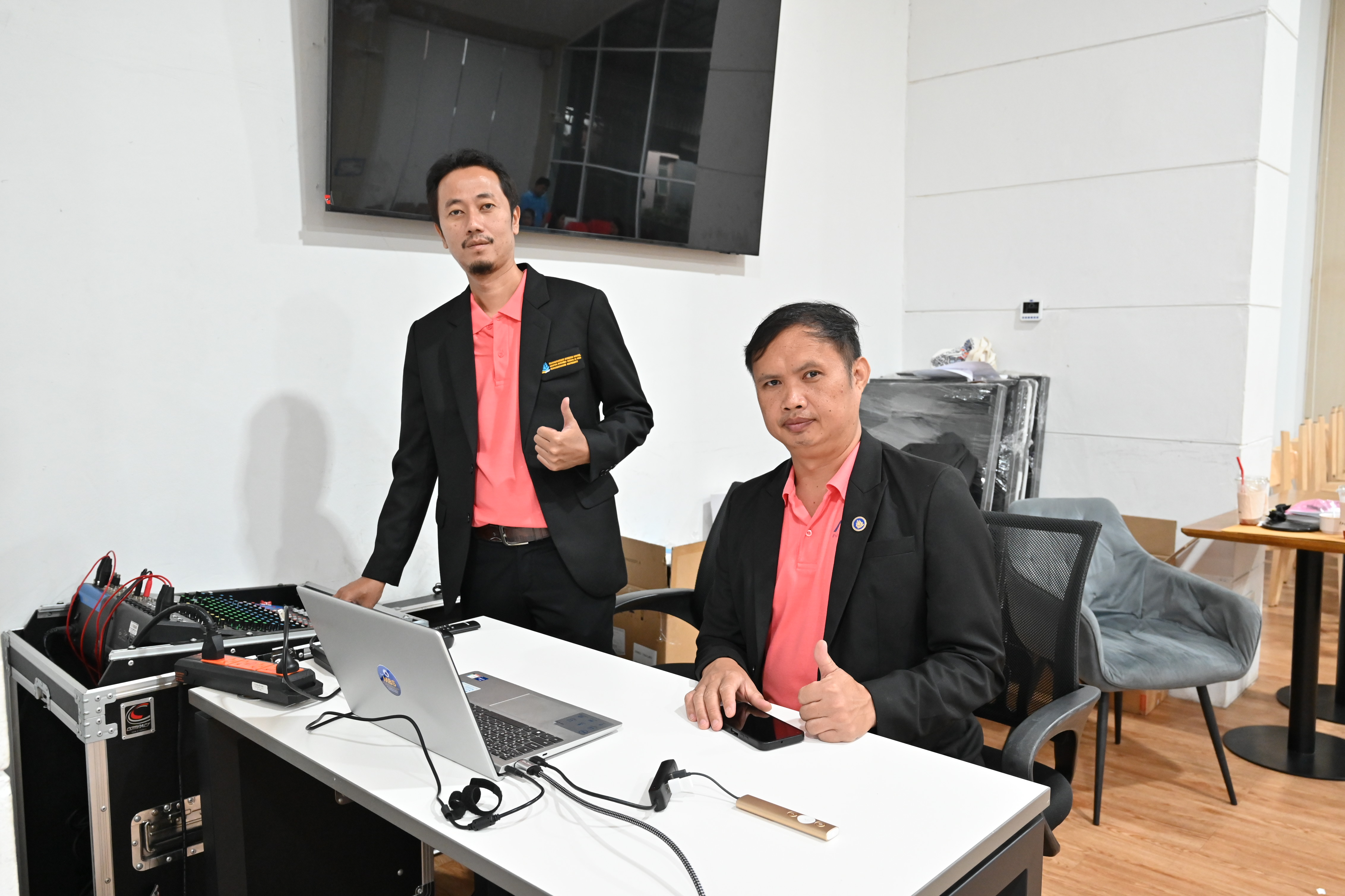 ศูนย์นวัตกรรมธุรกิจและห้องทดลองแห่งอนาคต จัดโครงการอบรมสัมมนาเชิงปฏิบัติการ หัวข้อ Proposal & Pitch: เขียนอย่างโปร Pitch อย่างปัง จากธุรกิจนวัตกรรมสู่การตลาดอย่างยั่งยืน
