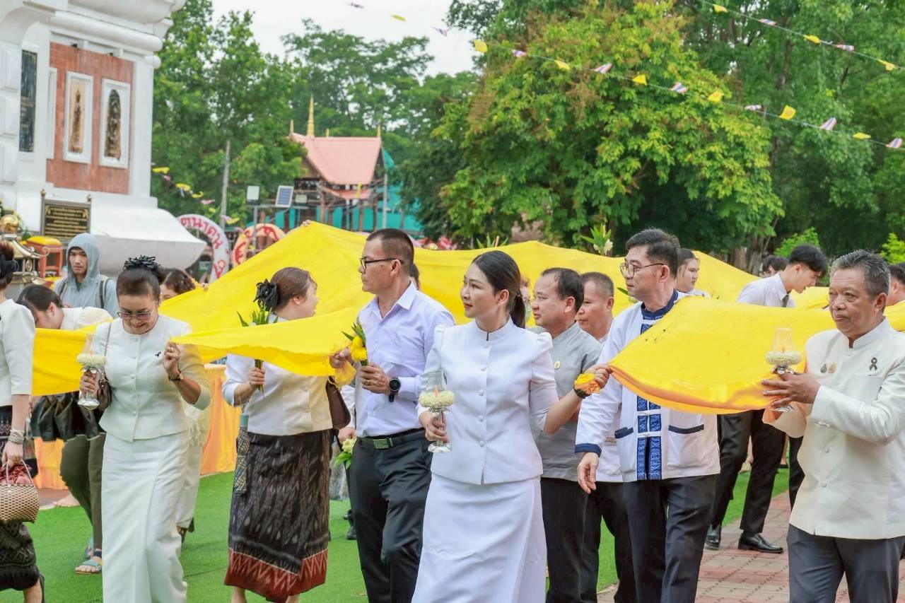 MBS ร่วมถวายผ้าห่มองค์พระธาตุนาดูน และเวียนเทียนเนื่องในวันวิสาขบูชา