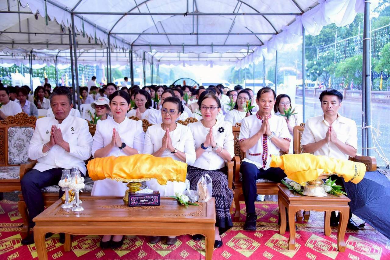 MBS ร่วมถวายผ้าห่มองค์พระธาตุนาดูน และเวียนเทียนเนื่องในวันวิสาขบูชา